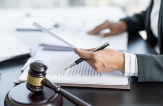 Ways AI Can Help Business Owners Review Contracts