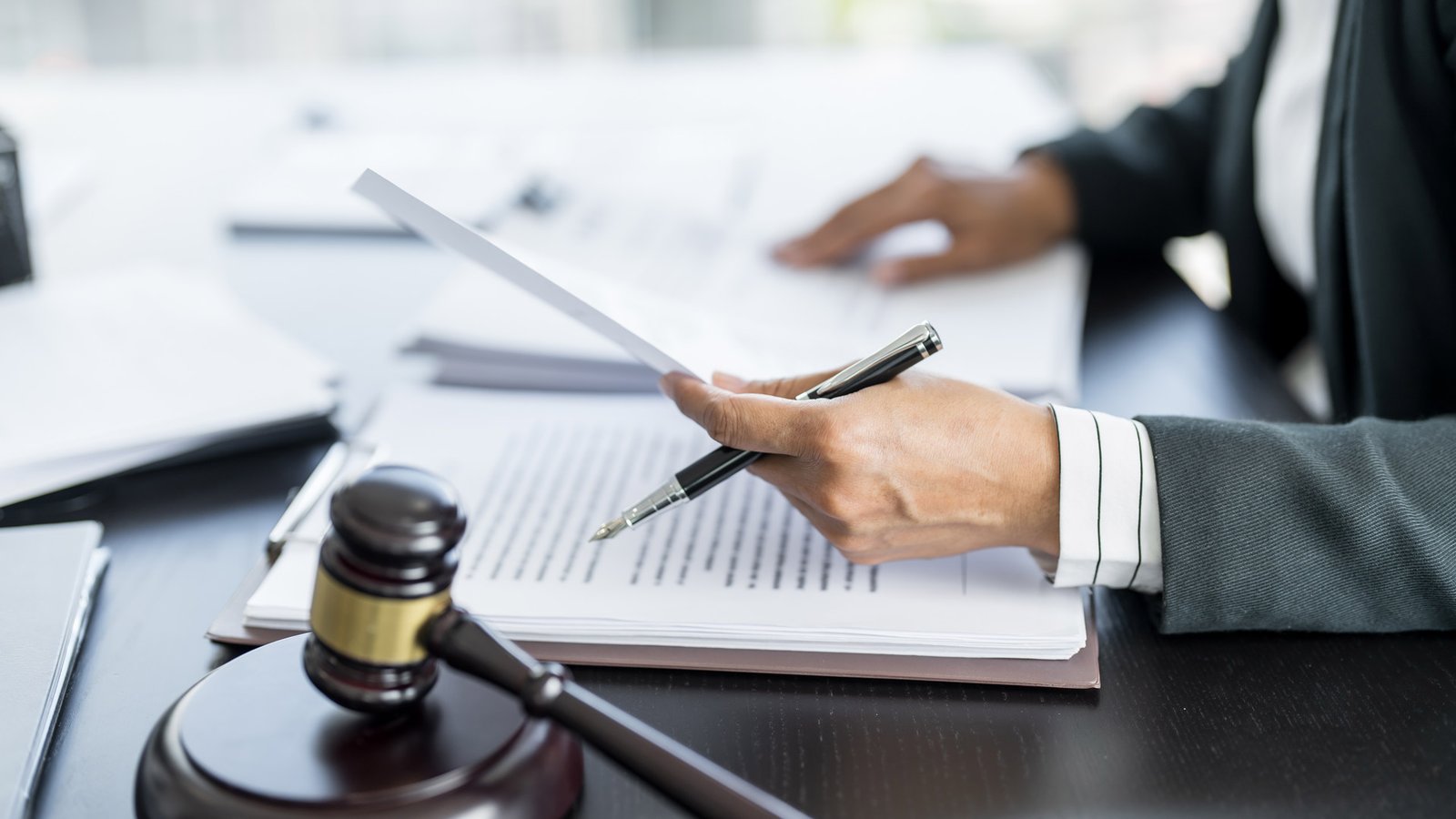 Ways Ai Can Help Business Owners Review Contracts