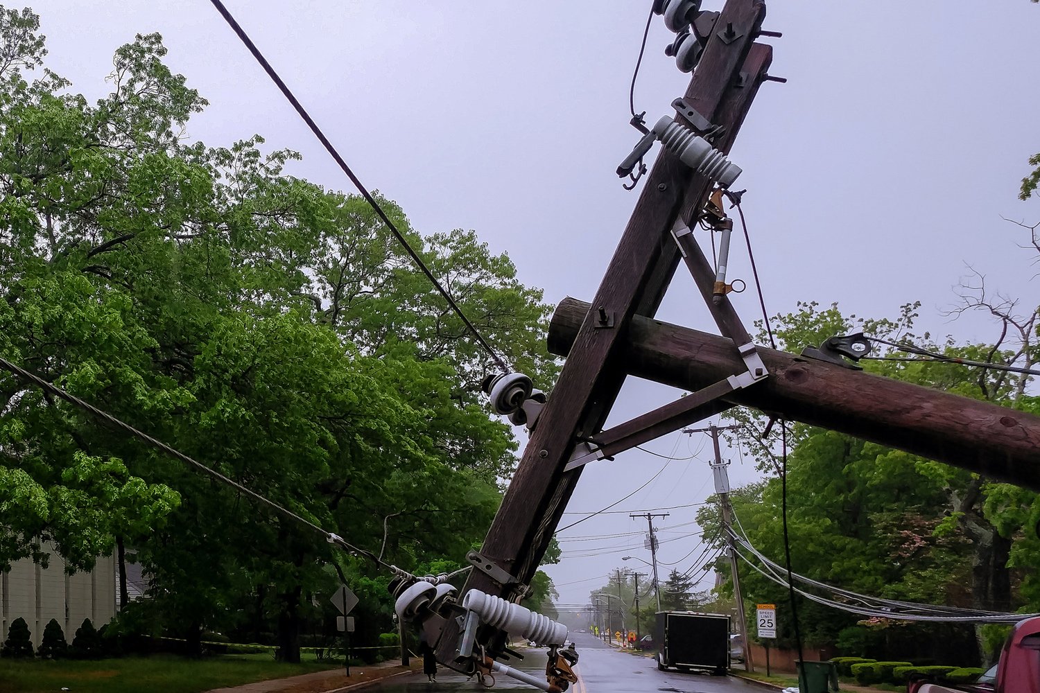 Power Down Emergency: Gas Vs. Battery Generators From Nerdy Home Tech